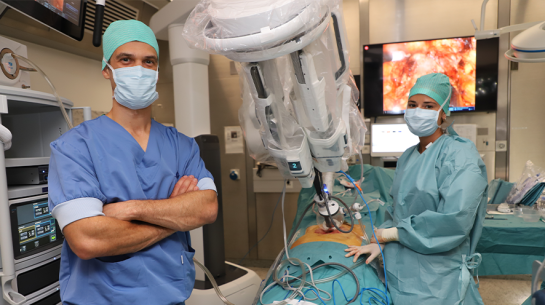 Dr. Pieter Uvin tijdens prostatectomie 