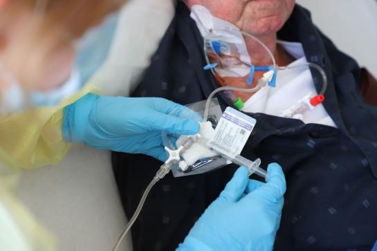Toedienen nieuwe CAR-T-celtherapie